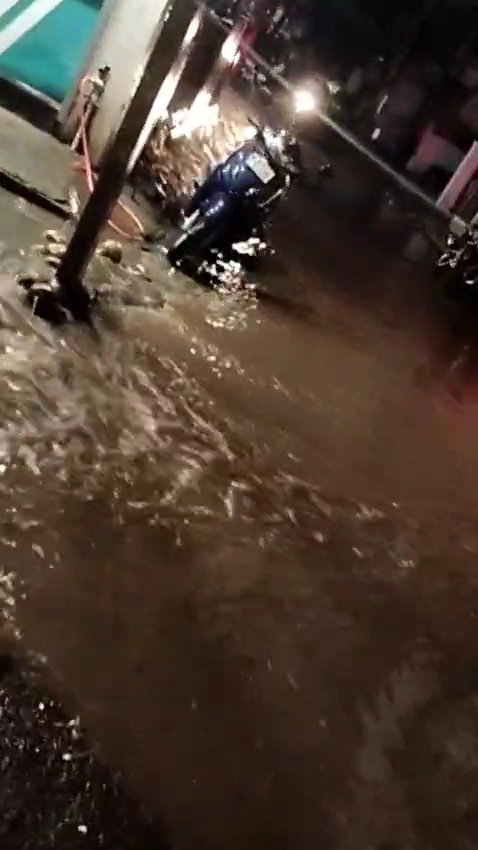 Unseasonal rains hit Jamkhed taluka, unseasonal rains revelation of shoddy work in National Highway 548D, water entered many areas, 