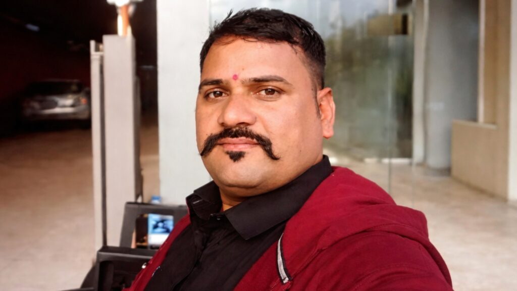 Breaking news, terrible accident on Jamkhed - Karmala road, bike rider killed in Swift collision, incident in Zikri Shivar