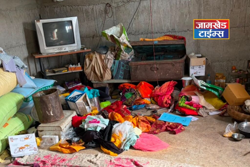 Jamkhed, Thieves go on rampage in Bhutvada at midnight, mother and son brutally attacked while eating, valuables worth ₹65,000 stolen,